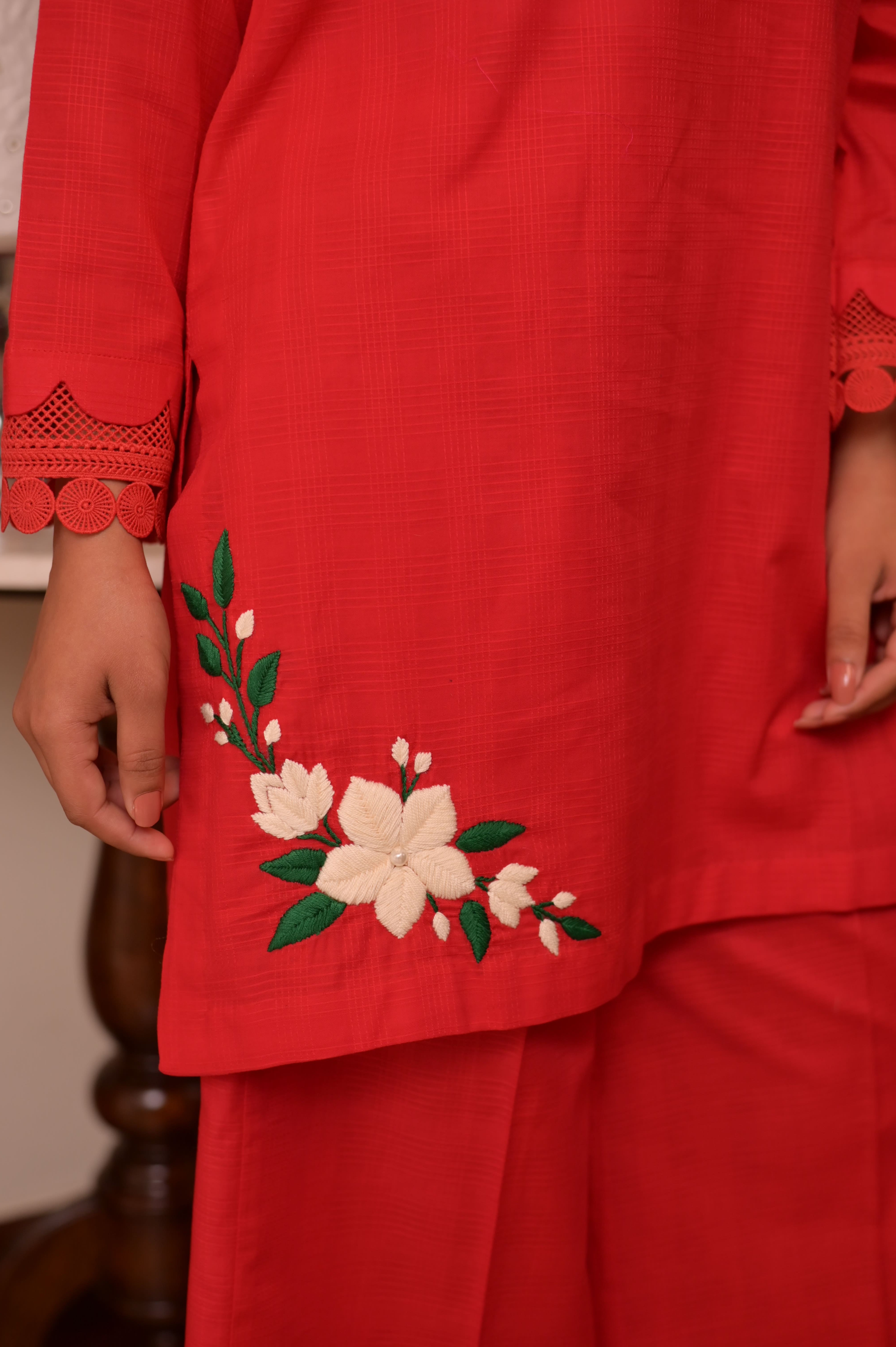 CRIMSON BLOOM HAND-EMBROIDERED COTTON JACQUARD 2-PC SET